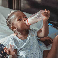 Ini 5 Akibatnya Jika Anak Terbiasa Minum dari Botol