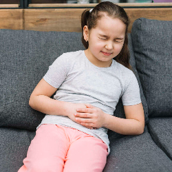 Ini Dia Penyebab Sakit Perut pada Balita