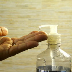 Jangan Pernah Gunakan Hand Sanitizer Sebagai Pelumas!