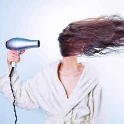 6 Jenis Perawatan di Salon yang Membawa Risiko Kesehatan