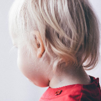 Kapan Telinga Bayi Boleh Ditindik dan Bagaimana Melakukannya?