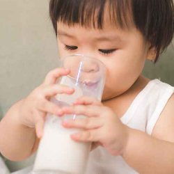 Berapa Banyak Kebutuhan Susu Harian Anak Usia 2 Tahun?