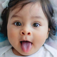 Lidah Bayi Berwarna Putih, Kemungkinan ini Penyebabnya Mums!