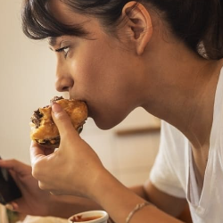 Kenapa Makan Cepat Bikin Gemuk dan Diabetes?