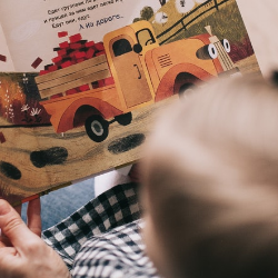 Alasan Mums Perlu Membacakan Dongeng untuk Anak