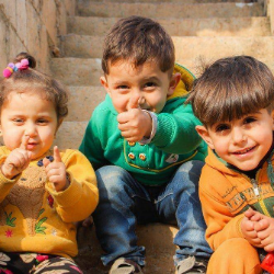 Ini Dia Kelebihan Si Anak Tengah!