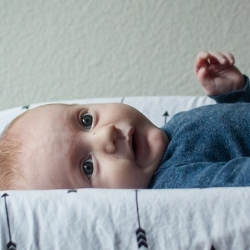 Fakta di Balik Warna Feses Bayi