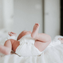 Krim Popok atau Petroleum Jelly yang Lebih Efektif Atasi Ruam Popok?