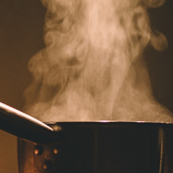 Hati-hati, Mi Instan Dapat Menyebabkan Luka Bakar pada si Kecil!