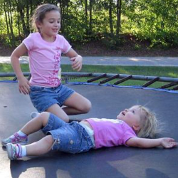 Anak Main Trampolin, Boleh atau Tidak?