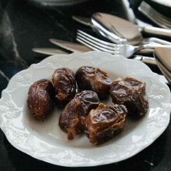 Makan Kurma Memperlancar Persalinan, Benar atau Tidak?