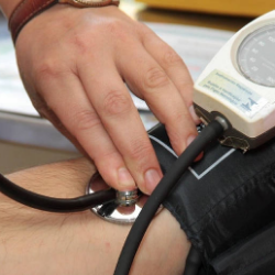 Tips Makan Sehat untuk Penderita Hipertensi Saat Lebaran