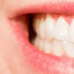 5 Makanan yang Baik untuk Kesehatan Gigi dan Mulut Penderita Diabetes