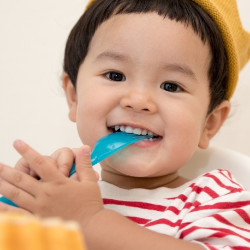 Mums, Hindari 7 Makanan yang Dapat Merusak Gigi Anak!