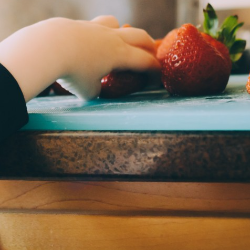 Perhatikan Makanan yang Perlu Dihindari Anak Usia 1 Tahun