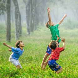 Manfaat Anak Bermain dengan Teman-temannya
