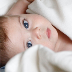Haruskah Orang Tua Tidur Bersama Si Kecil?