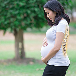 Rutin Berjalan Kaki Selama Hamil Banyak Manfaatnya!