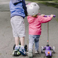 Manfaat Main Scooter untuk Anak