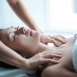 Pijat Prenatal, Ketahui Manfaat dan Risikonya