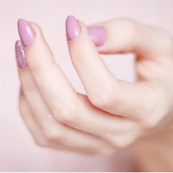 6 Risiko Buruk Jika Kamu Suka Menggigit Kuku