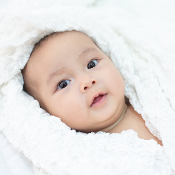 Mata Newborn Terlihat Juling, Normal atau Tidak?