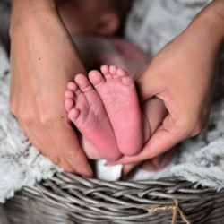 Menjaga Kulit Sensitif Bayi dari Masalah