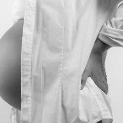 Mengatasi Sakit Pinggang saat Hamil