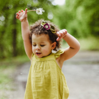 Mengenal Fase Phallic, saat Anak Senang Bermain dengan Kelaminnya