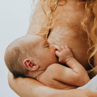 Mengenal Kolostrum dan Manfaatnya bagi Bayi Baru Lahir