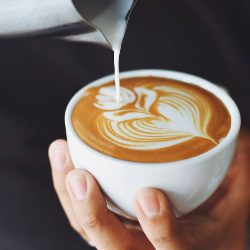 Jangan Ngopi Setelah Bangun TIdur, Begini Cara Menikmati Kopi dengan Cara Sehat!