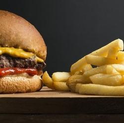 Konsumsi Minuman dan Buah Ini setelah Makan Fast Food!