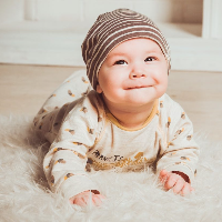 Mums, Kenali Manfaat Tummy Time bagi Bayi dan Cara Tepat Melakukannya
