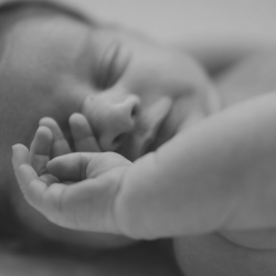 Napas Bayi Berisik, Perlukah Khawatir?