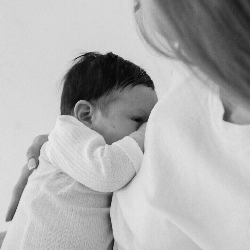 Penting Mums Ketahui 3 Tanda ASI Basi