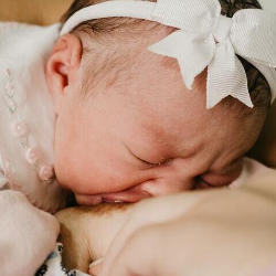 Mums, Ini Pentingnya Kolostrum untuk Si Kecil!