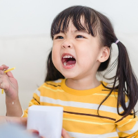 Penyebab Anak Hobi Berteriak dan Cara Mengatasinya