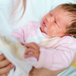 Bayi Muntah Darah, Kapan Harus Dibawa ke Dokter?