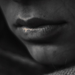 Tak Hanya Alergi, Inilah Penyebab Bibir Bengkak Lainnya!