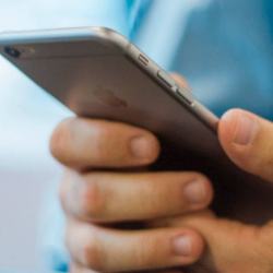 Asik Bermain Gadget Picu Kerusakan Saraf