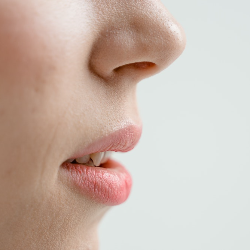 Penyebab Kulit dan Bibir Kering Selama Hamil