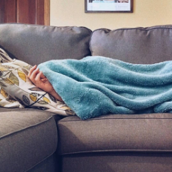 Mual di Malam Hari, Apa Penyebabnya?