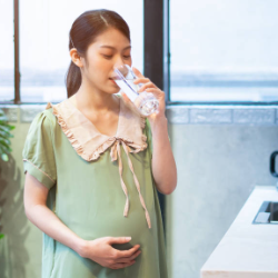 Penyebab Mulut Kering Saat Hamil dan Cara Mengatasinya