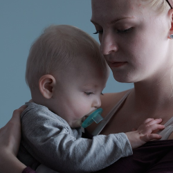 Duh, Apa Ya Penyebab Radang Tenggorokan si Kecil?