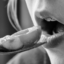 Ini Mungkin yang Menyebabkan Sakit Kepala Setelah Makan!