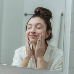 Enggak Perlu Perawatan Aneh-aneh, Ini Lho Perawatan Dasar Kulit yang Benar!