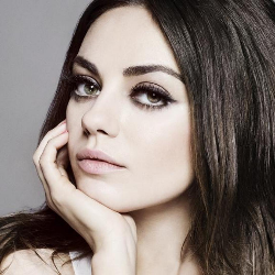 5 Perawatan Kecantikan Super Aneh Selebriti Hollywood