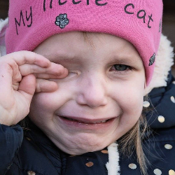 Tahapan Perkembangan Emosi Anak Sejak Bayi