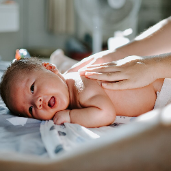 Perlukah Bayi Menggunakan Losion?