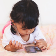 Perlukah Membuatkan Akun Medsos untuk Anak?